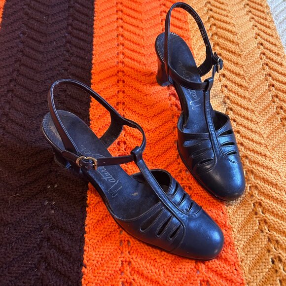 1970s Naturalizer Blue Leather T-bar Roman Mary Jane sandal heels- made in Cana - Picture 1 of 13